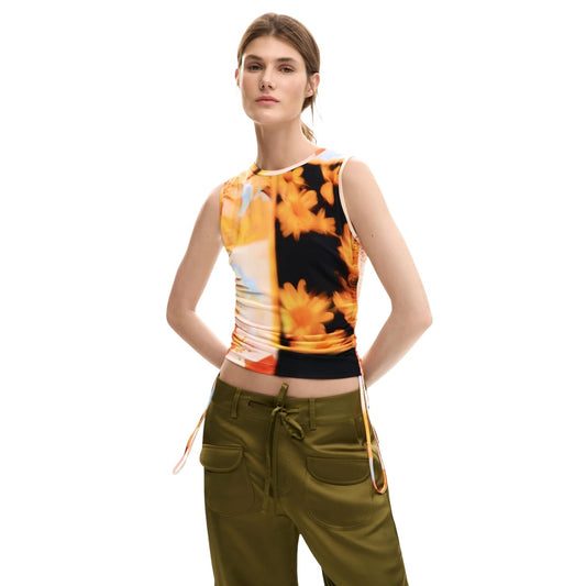 Canotta Floreale SS26; slim fit, lacci laterali regolabili, girocollo, tessuto stretch. La canotta dinamica che modella la tua figura.