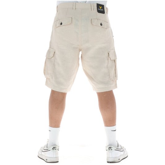 Bermuda Cargo Lyle & Scott 100% Lino; Tasconi laterali, chiusura zip e bottone, logo Golden Eagle. Tessuto naturale traspirante, vestibilità regular. Beige posteriore 