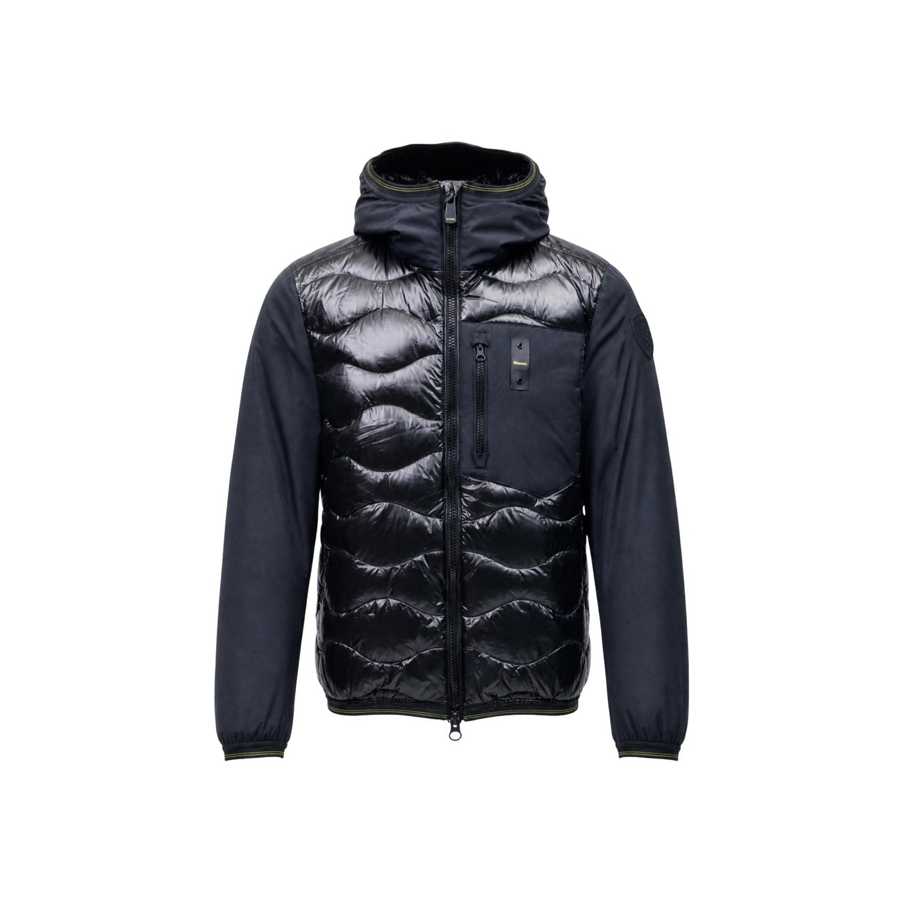 Giubbotto uomo Blauer nero Albert 26WBLUC08068. Piumino e giacca ibrida da uomo nero con inserti trapuntati lucidi e tessuto liscio, cappuccio fisso, taschino zip al petto e logo Blauer, capospalla invernale casual e urbano.