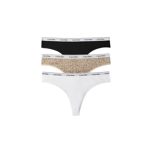 Multipack 3 Slip Brasiliana Donna Calvin Klein; Tessuto elasticizzato in cotone e lycra nei colori nero, bianco e stampa animalier. Modello a vita media con taglio brasiliano sensuale e fascia elastica logata, stile casual essentials 4 stagioni.