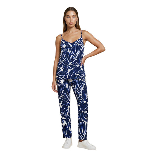 Canotta Only Blu; Stampa Astratta. 100% Viscosa, spalline sottili, scollo a barchetta morbido. Top estivo leggero e traspirante. Stile casual-raffinato. Figura intera 