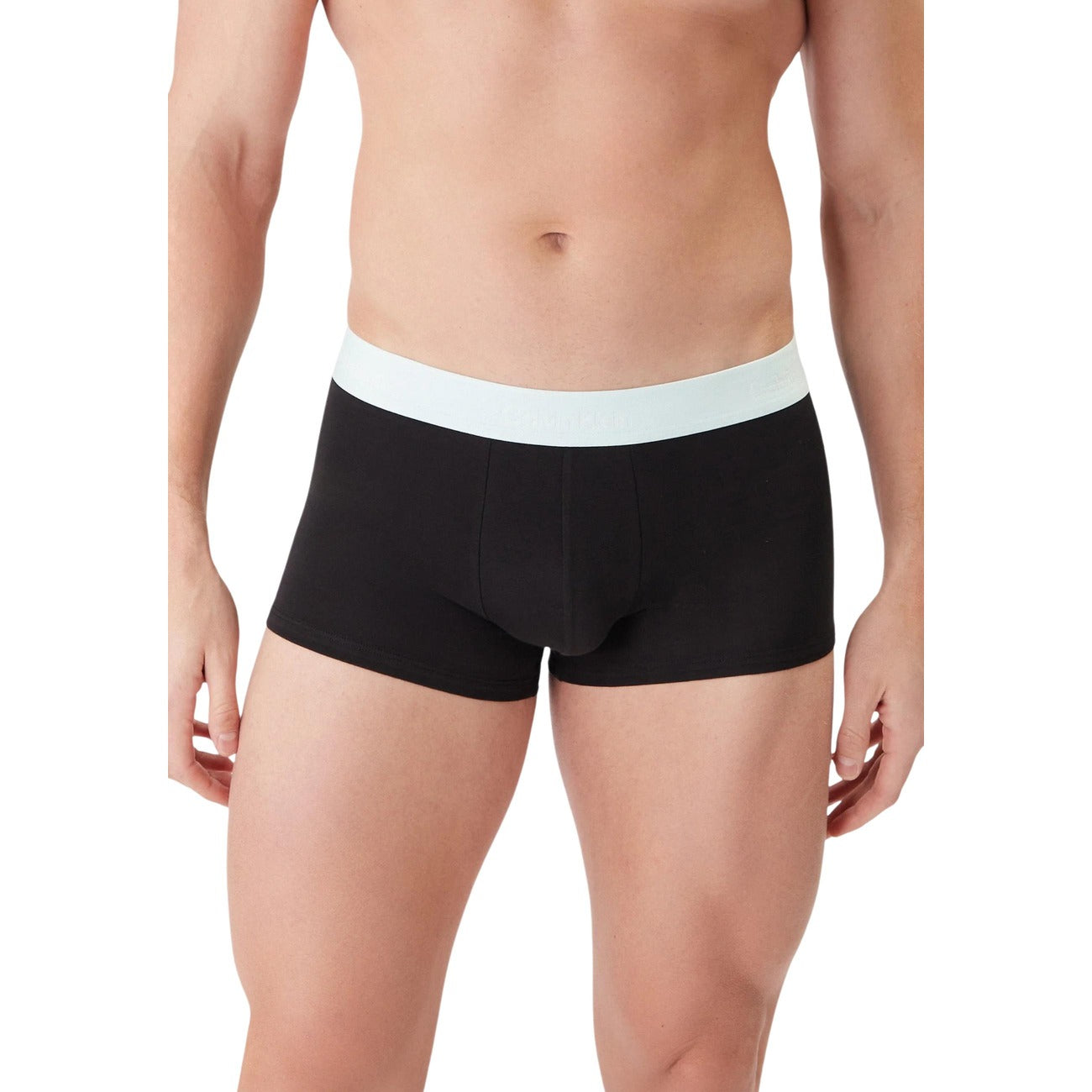 Pack 3 Boxer Low Rise CK; Cotone Stretch. Vita bassa, 95% Cotone, fascia logata a contrasto. Traspiranti, aderenti e progettati per il massimo supporto. Stile versatile per ogni occasione. Con fascia azzurra 