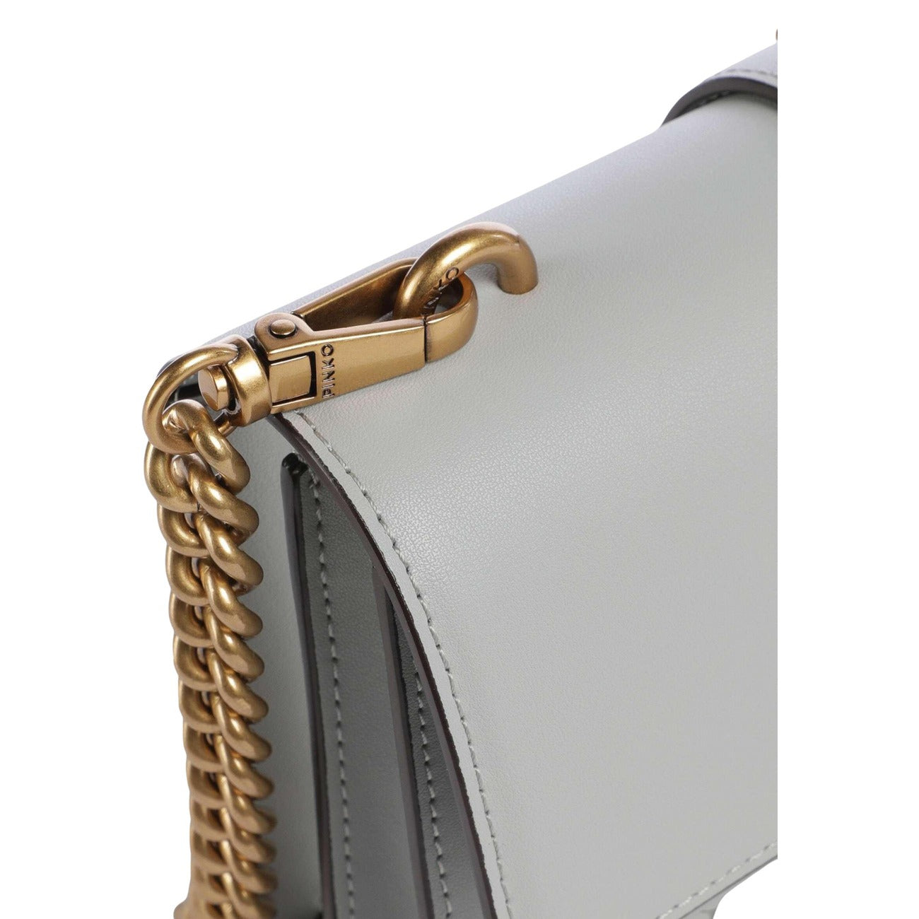 Borsa Pinko Love One Mini; Poliuretano Premium. Chiusura Love Birds dorata, tracolla regolabile, silhouette compatta. Borsa a tracolla donna elegante e di tendenza. Dettaglio cerniera 