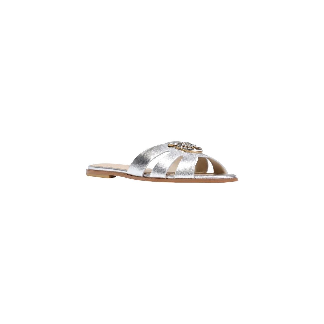 Ciabatte Pinko Milly 04 Argento; 100% Pelle. Fascia incrociata con logo metallico, suola piatta 1 cm, rivestimento interno in pelle. Stile sofisticato e versatile, ideale per outfit estivi ricercati.