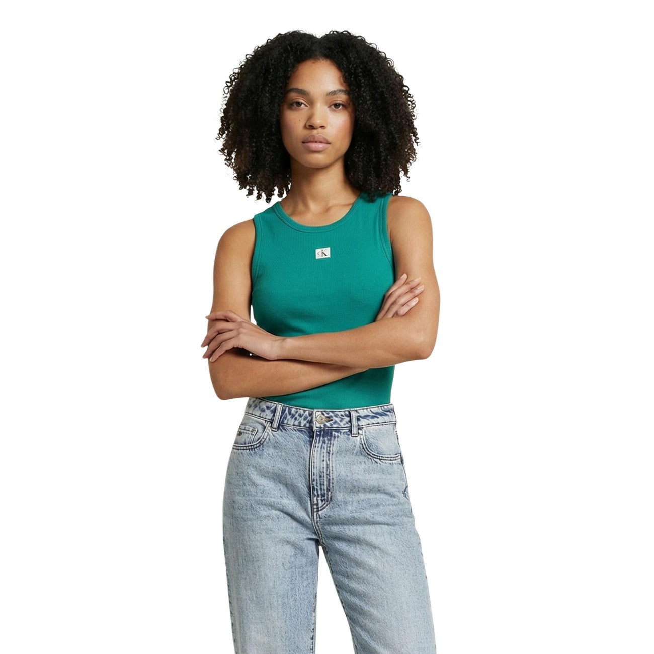 Calvin Klein Jeans Tank Top LV047F246G; 95% cotone, 5% elastan, logo CK applicato, fit aderente. La canotta iconica e versatile per ogni stagione. Colore verde vista frontale 
