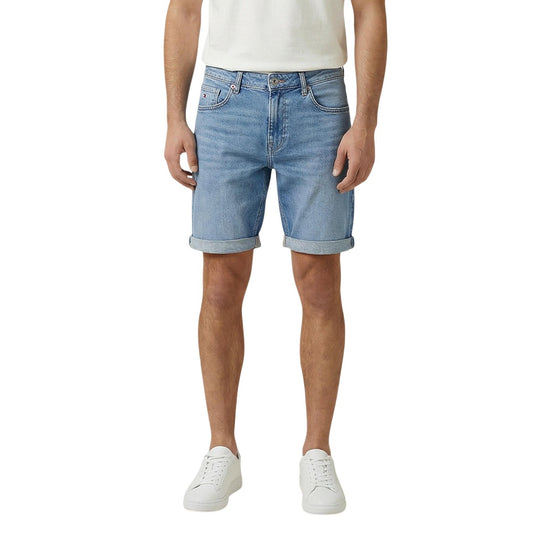 Shorts Ronnie Slim Fit; denim a ridotto impatto ambientale, cotone riciclato e rigenerativo. Finitura con baffature, tecnologia laser/ozono, risparmio idrico ed energetico. Fit moderno e sostenibile.