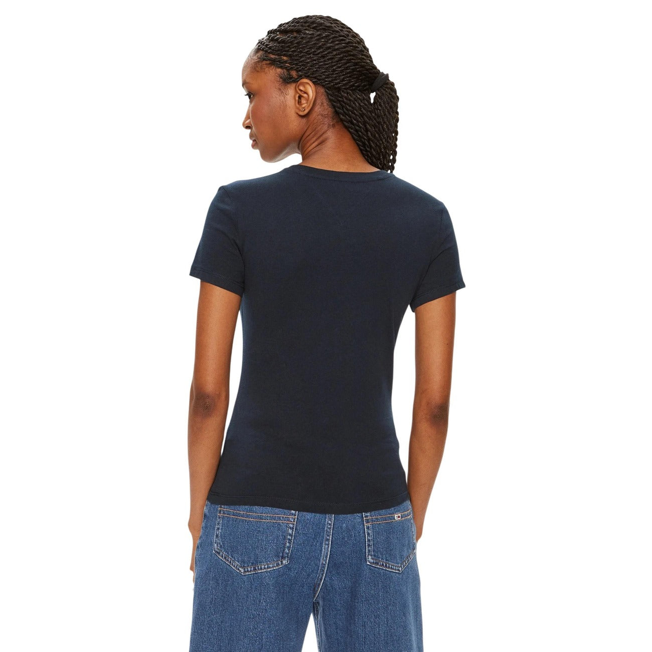 Tommy Jeans Slim Linear Tee; 70% cotone, 30% viscosa. T-shirt slim fit con logo stampato e scollo tondo. Il basic essenziale con finitura premium. Colore blu scuro. Vista posteriore 