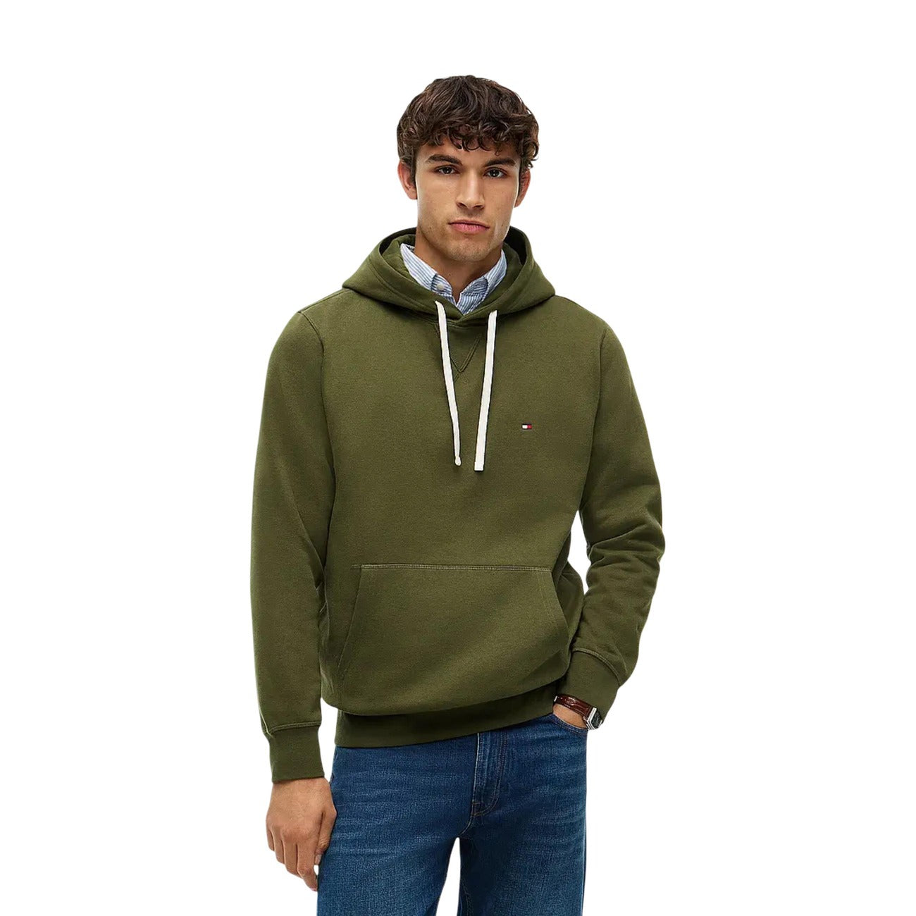 Felpa Tommy Hilfiger uomo verde con cappuccio MW0MW39997. Felpa in misto cotone spazzolato effetto manopesca con tasca a marsupio frontale, coulisse a contrasto e logo ricamato, abbigliamento uomo autunno inverno.