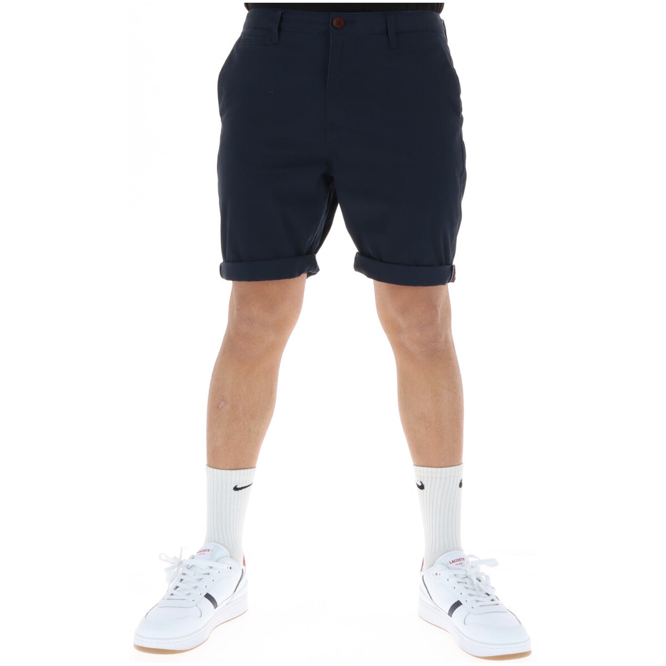 Bermuda blu scuro Chino Shorts Vintage International; 98% cotone, vestibilità slim, modello 4 tasche. Il classico senza tempo per l'estate. Vista frontale 