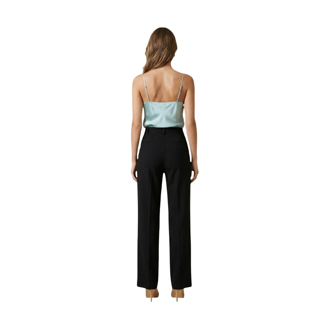 Top Artigli ACTP004367; 100% Poliestere Satin. Spalline sottili, scollo morbido, finitura lucida. Canotta donna elegante, anti-piega e luminosa per la PE26. Colore verde menta vista posteriore 