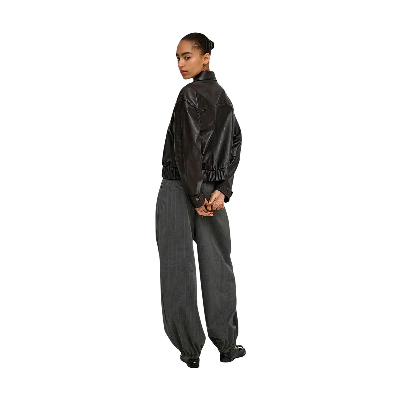 Giambetto marrone donna ecopelle Only 15373701. Giacca biker da donna in finta pelle 100% poliestere con maniche lunghe, cerniera frontale, bottoni e fondo elasticizzato.