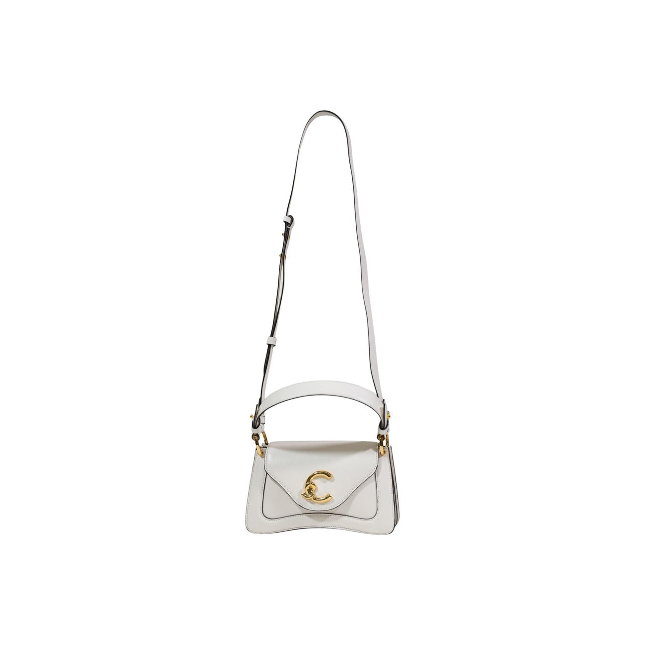 Coccinelle C-Me White Edition; borsa strutturata in pelle calf bianca con logo gold a contrasto. Eleganza luminosa per cerimonie e look estivi ricercati. Vista frontale con tracolla 