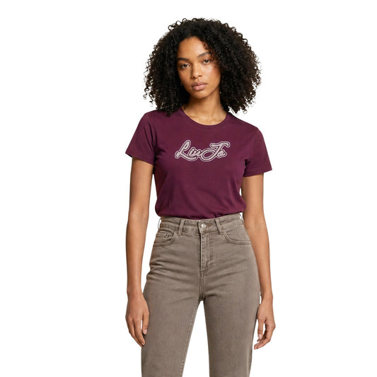 T-shirt Liu Jo bordeaux cotone TF6283 JS923. Maglia a maniche corte da donna bordeaux in cotone con girocollo e logo Liu Jo ricamato con brillantini applicati, maglietta casual elegante primavera estate.
