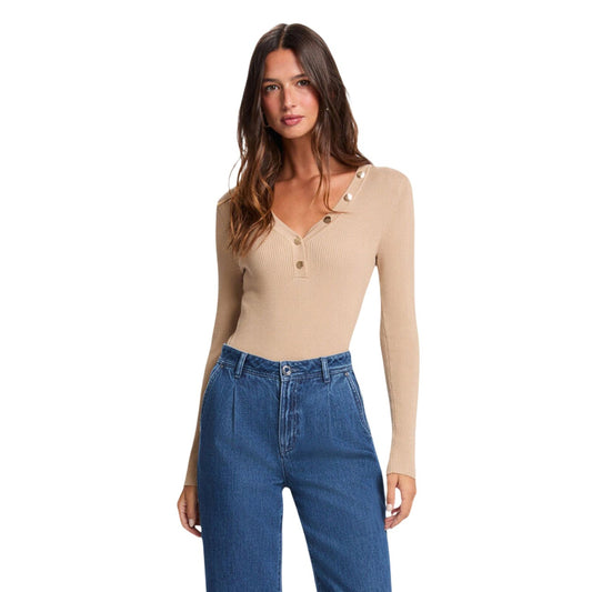 Maglione beige donna Morgan De Toi 261-MBANBIN. Pullover aderente a maniche lunghe in 70% viscosa e 30% poliammide con scollo a V e bottoni chic per l'autunno/inverno.