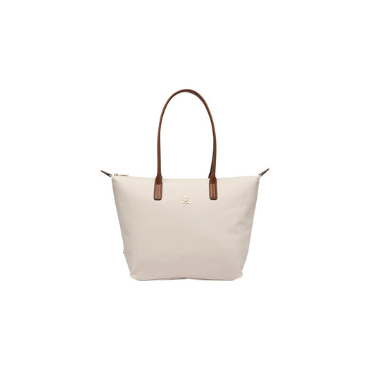 Borsa Tommy Hilfiger Popette Tote; 50% Nylon, 50% Pelle. Colore bianco, chiusura con zip, manici a contrasto. Capienza 18 l (51x32x14 cm). Borsa grande versatile ed elegante per ogni occasione. Vista frontale 