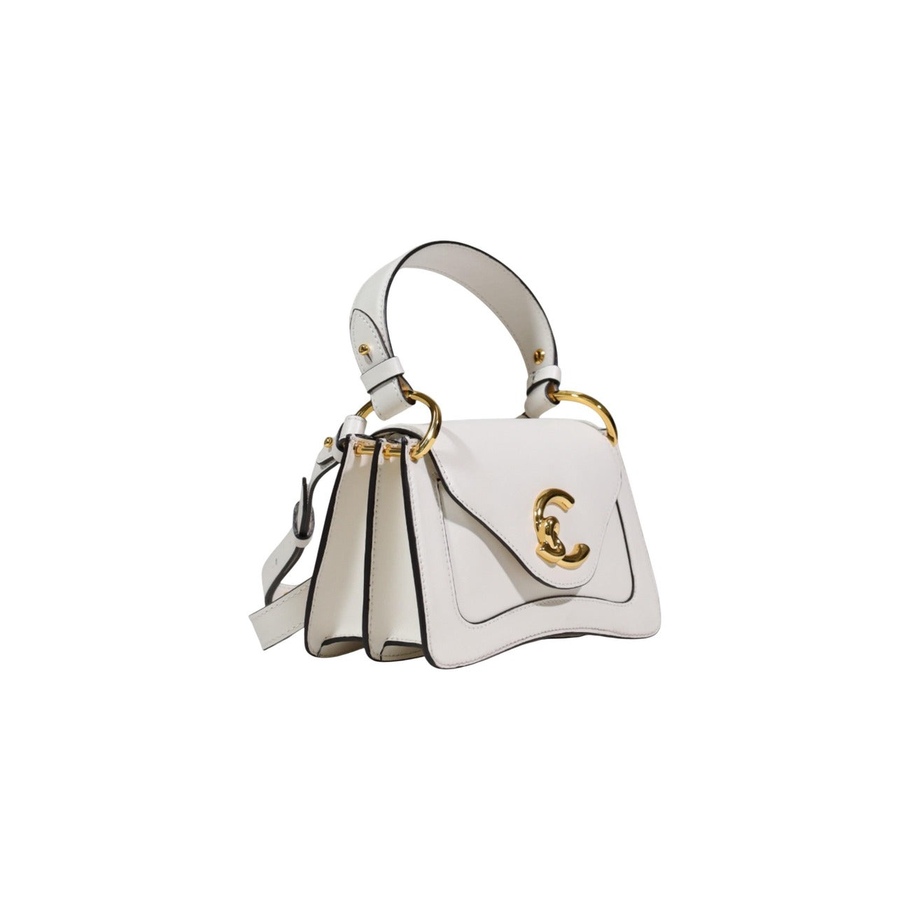 Coccinelle C-Me White Edition; borsa strutturata in pelle calf bianca con logo gold a contrasto. Eleganza luminosa per cerimonie e look estivi ricercati. Vista frontale laterale 
