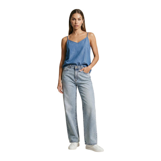 Canotta Only Onlnova Blu; 100% Cotone. Scollo a V, spalline regolabili, vestibilità svasata. Top leggero estivo stile casual. Disponibile in blu tinta unita. Figura intera 