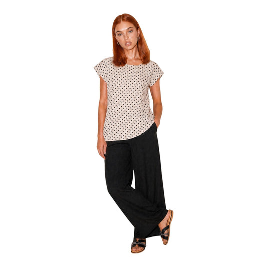 Blusa Donna Beige pois JDY Jacqueline de Yong; Top leggero a maniche corte in viscosa e nylon riciclato. Scollo a V, vestibilità ampia fluida e stile casual-raffinato. Vista Frontale intera 