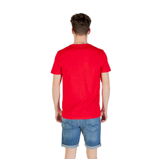 T-shirt Lacoste Basic Logo uomo rossa con logo maniche corte scollo tondo 100% cotone - vista posteriore retro indossata da modello
