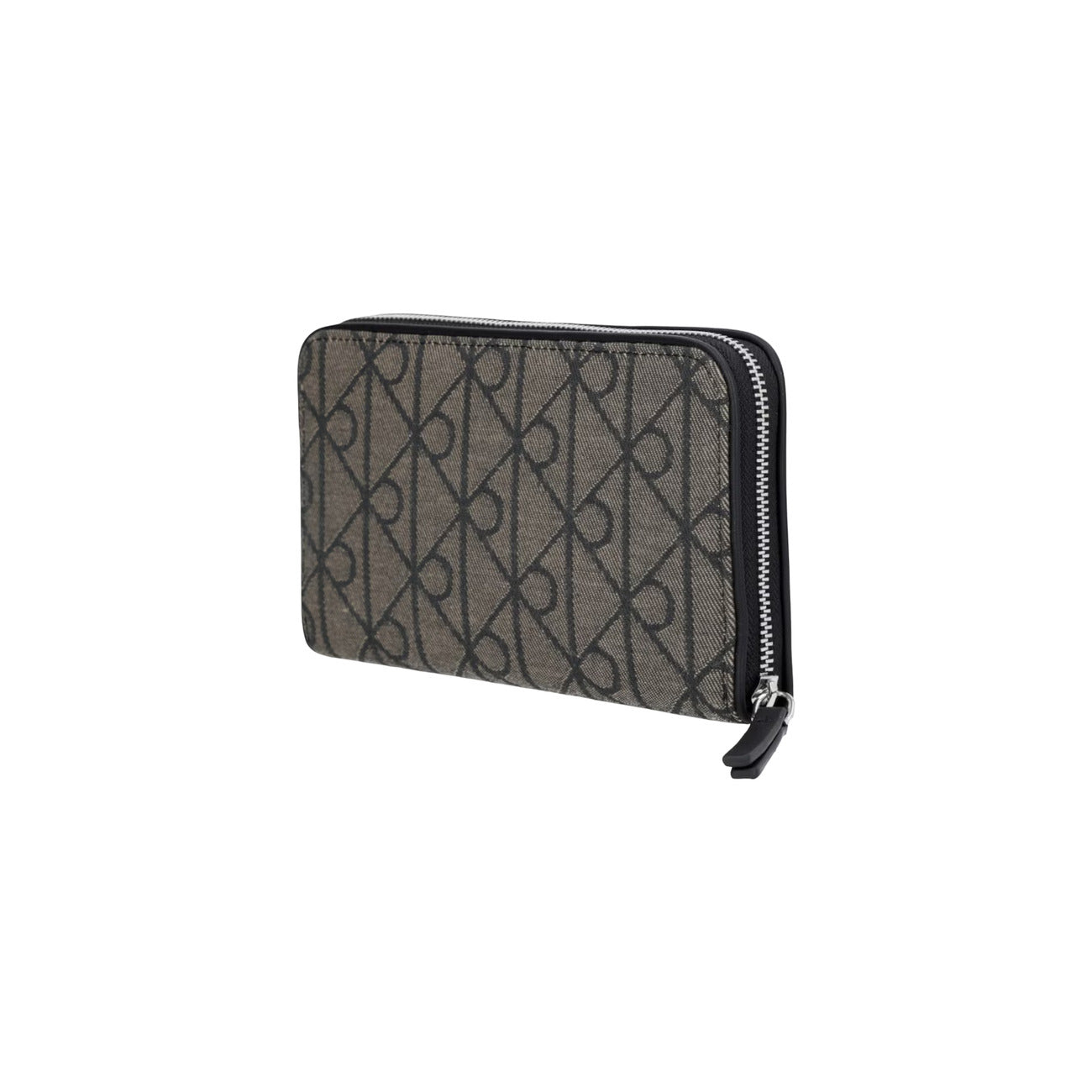 Portafoglio Porta Passaporto Donna Calvin Klein; Nero. Esterno in twill jacquard, interni in similpelle, chiusura con zip-around e blocco RFID antifrode. Scomparti interni per tessere, monete e biglietti aerei. Dimensioni: 19x11 cm. Posteriore 
