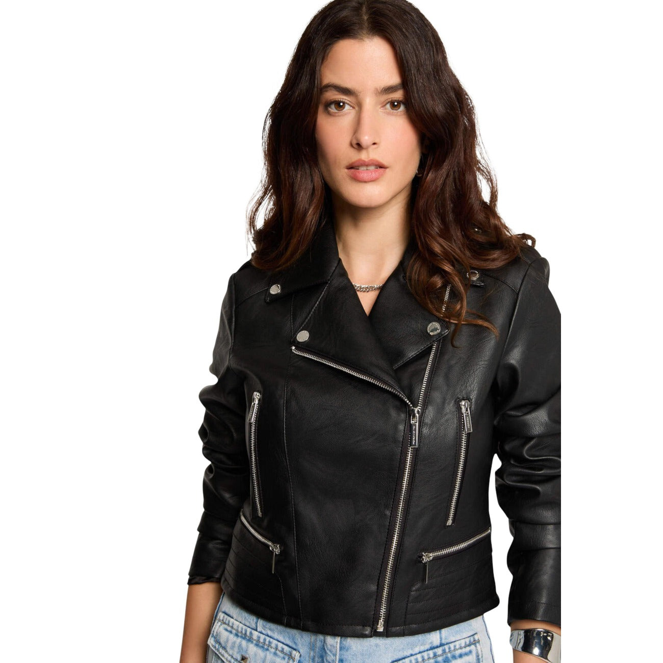 Giacca biker nera Morgan De Toi 202-GRAMMO.N. Giubbino chiodo corto da donna in ecopelle nero con cerniera zip asimmetrica, dettagli metallici e vestibilità sagomata, giacca di mezza stagione.