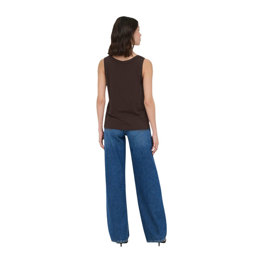 Top JDY Jdyuffa Marrone; Jersey di Viscosa e Poliestere. Dettaglio metallico spalla sinistra, scollo tondo, senza maniche. Tessuto morbido e flessibile, stile casual-chic per Primavera/Estate. Posteriore figura intera 