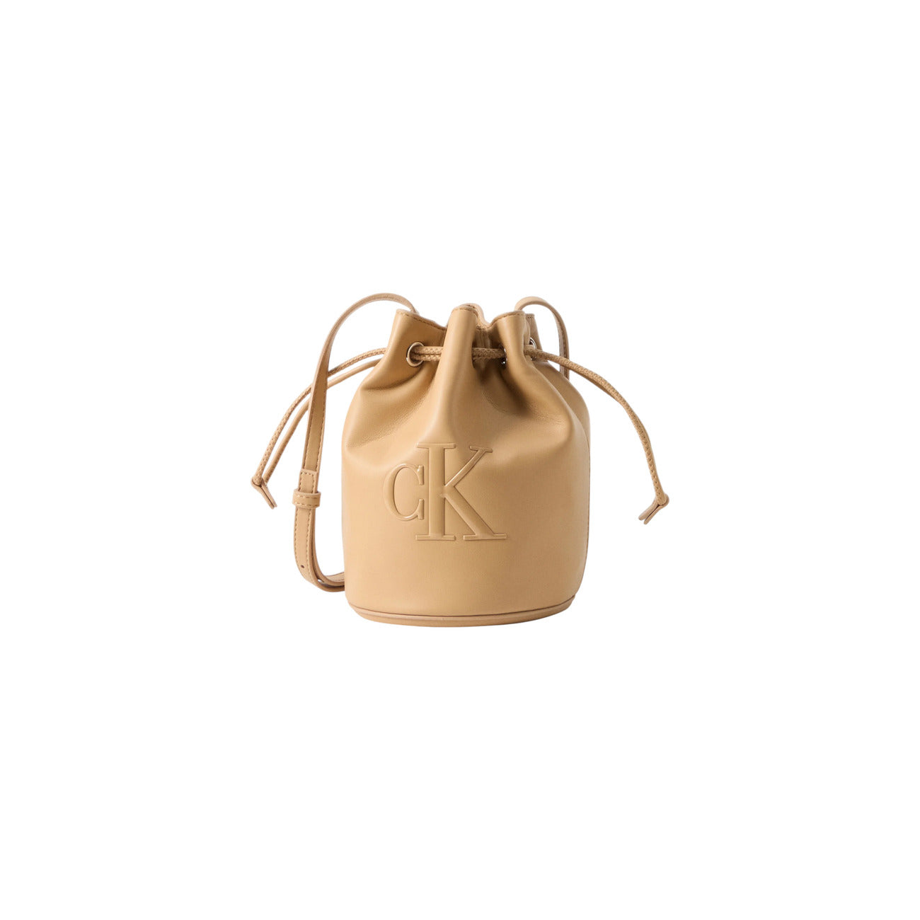 Borsa Secchiello Donna Calvin Klein Bold; beige. 100% Poliuretano a finitura liscia, chiusura superiore con coulisse, tracolla regolabile e dettagli in metallo oro. Misure compatte e cilindriche (15x21 cm), stile contemporaneo.