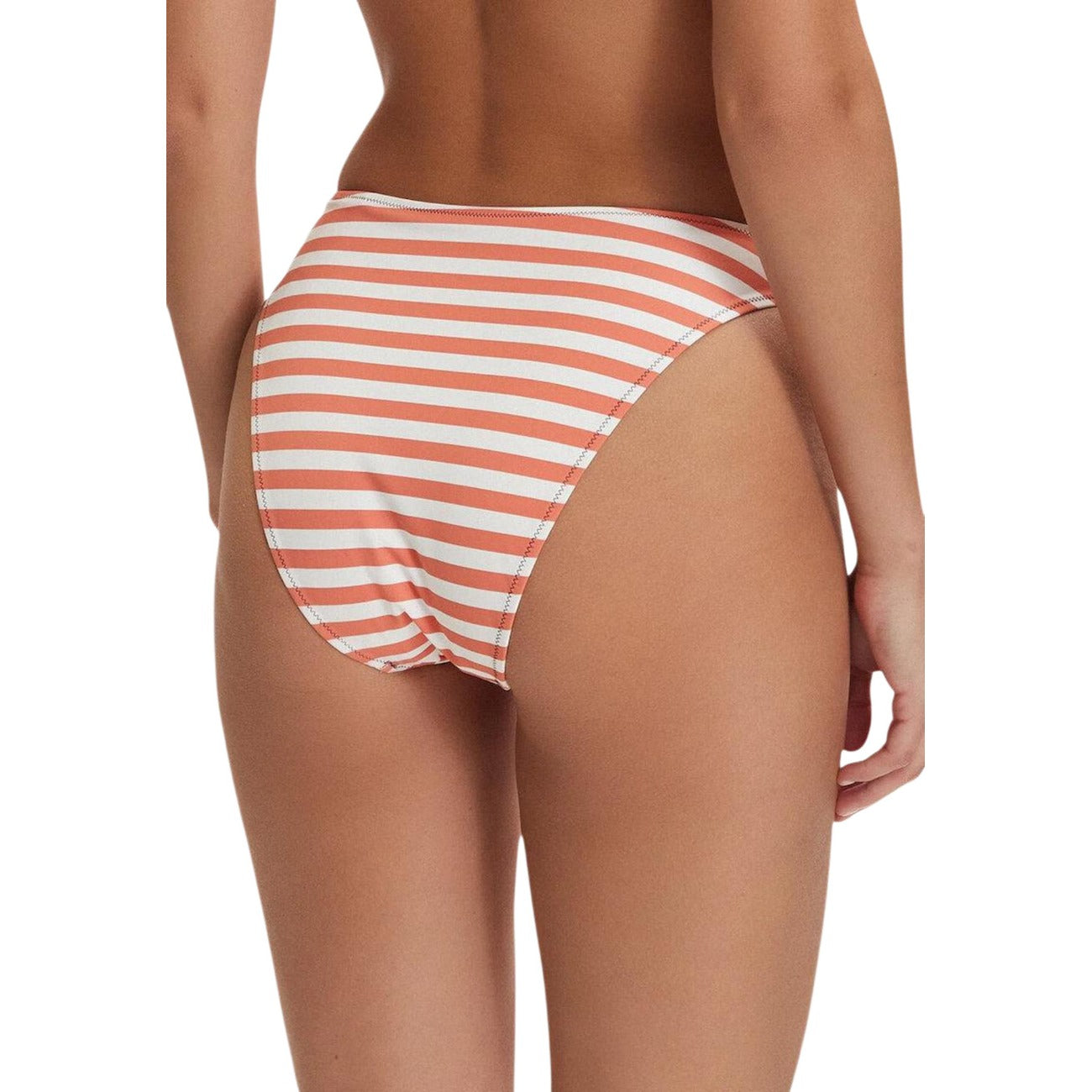 Bikini Arancione CK Jeans; High Leg. Top a fascia, spalline larghe, slip sgambato. Tessuto stretch riciclato, logo CK frontale, asciugatura rapida. Stile audace e sostenibile. Vista posteriore 