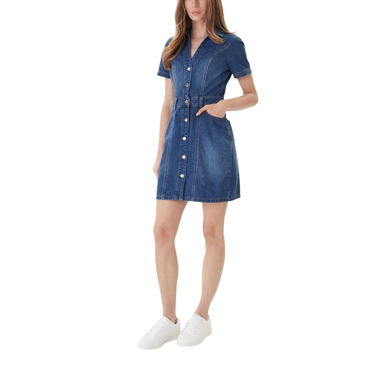 Abito Morgan De Toi corto di jeans donna blu con bottoni maniche corte scollo a V colletto classico tasche anteriori 79% cotone 21% poliestere - vista frontale indossato da modello
