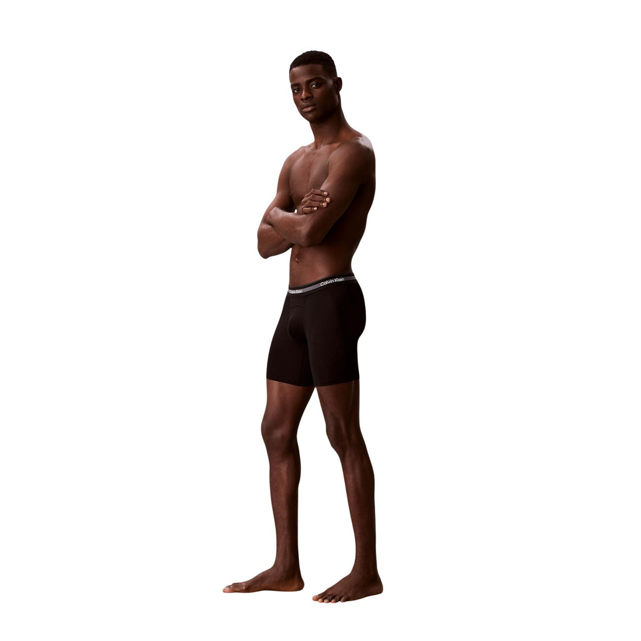 Boxer Lunghi Uomo Neri Calvin Klein 3-Pack; Confezione tripla di boxer brief long in poliestere riciclato e lycra. Vita regolare con fascia elastica logata, stile activewear e casual-luxury 4 stagioni. Intera frontale 