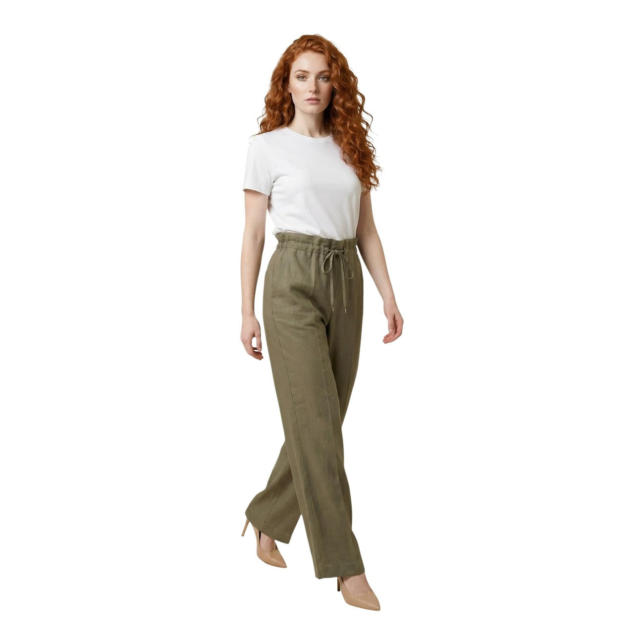 Liu Jo Regular Lyocell Pants WA6299; 100% Lyocell, vita alta arricciata, gamba dritta. Il pantalone estivo fluido, fresco e sostenibile. Colore verde vista frontale Figura intera 