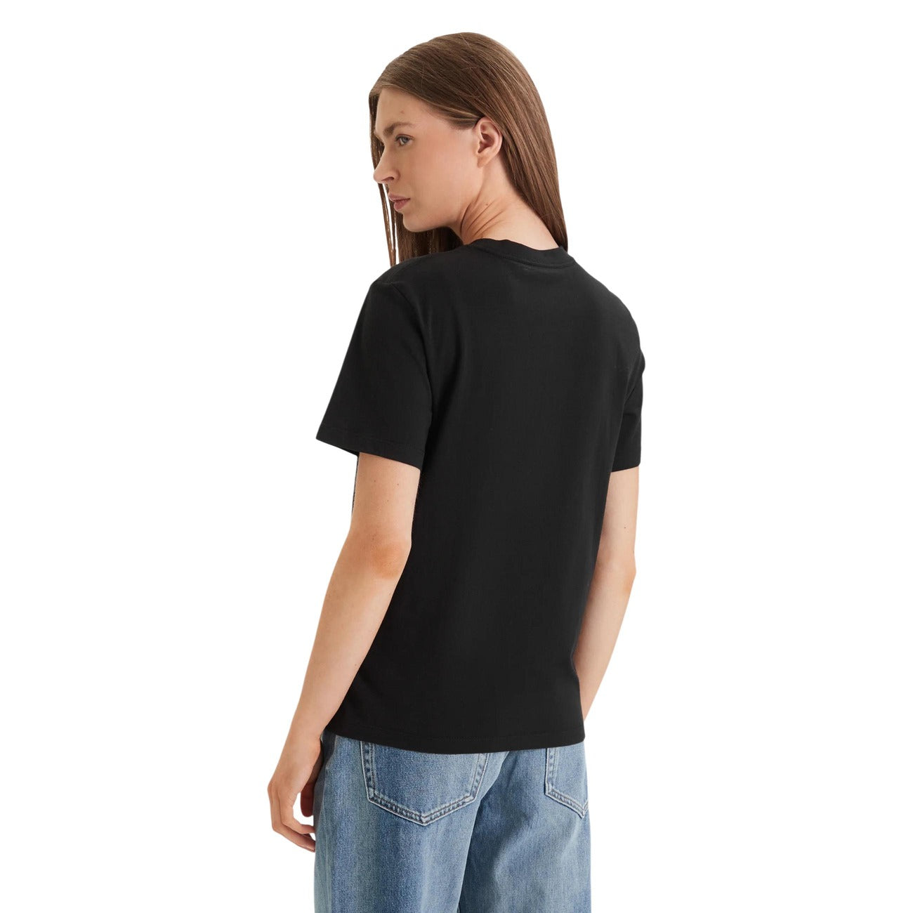T-shirt Calvin Klein Jeans Donna Nera; 100% Cotone. Logo CK frontale, maniche corte, vestibilità regular. Capo essenziale e versatile per tutte le stagioni, stile casual-chic. Posteriore 