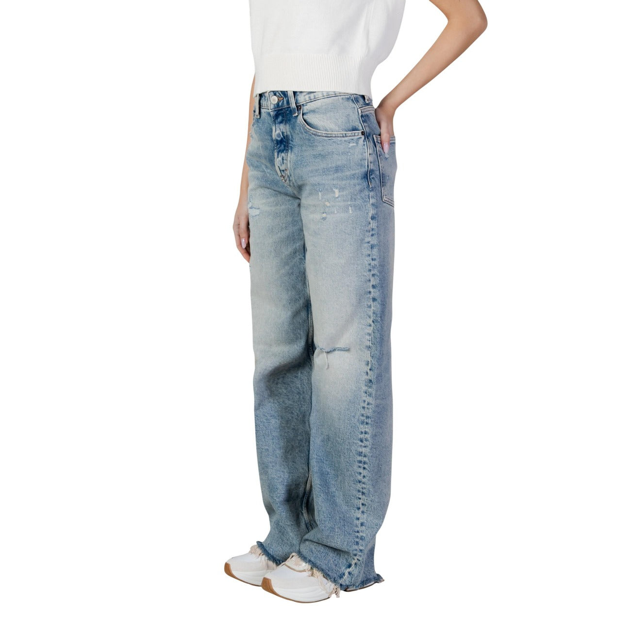 Tommy Hilfiger Jeans Flare; denim eco-friendly in cotone rigenerato, taglio a zampa con vita regolare. Stile iconico, comfort stretch e finitura vintage autentica. Vista laterali 