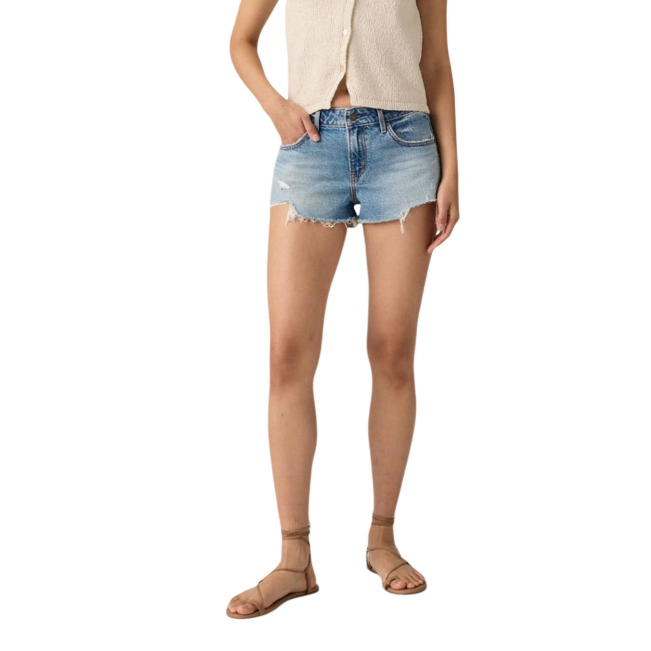 Levi's® Low Short Excuse Me; denim 100% cotone, orlo sfrangiato, stile vintage. Pratici, resistenti e inconfondibilmente iconici. Vista frontale 