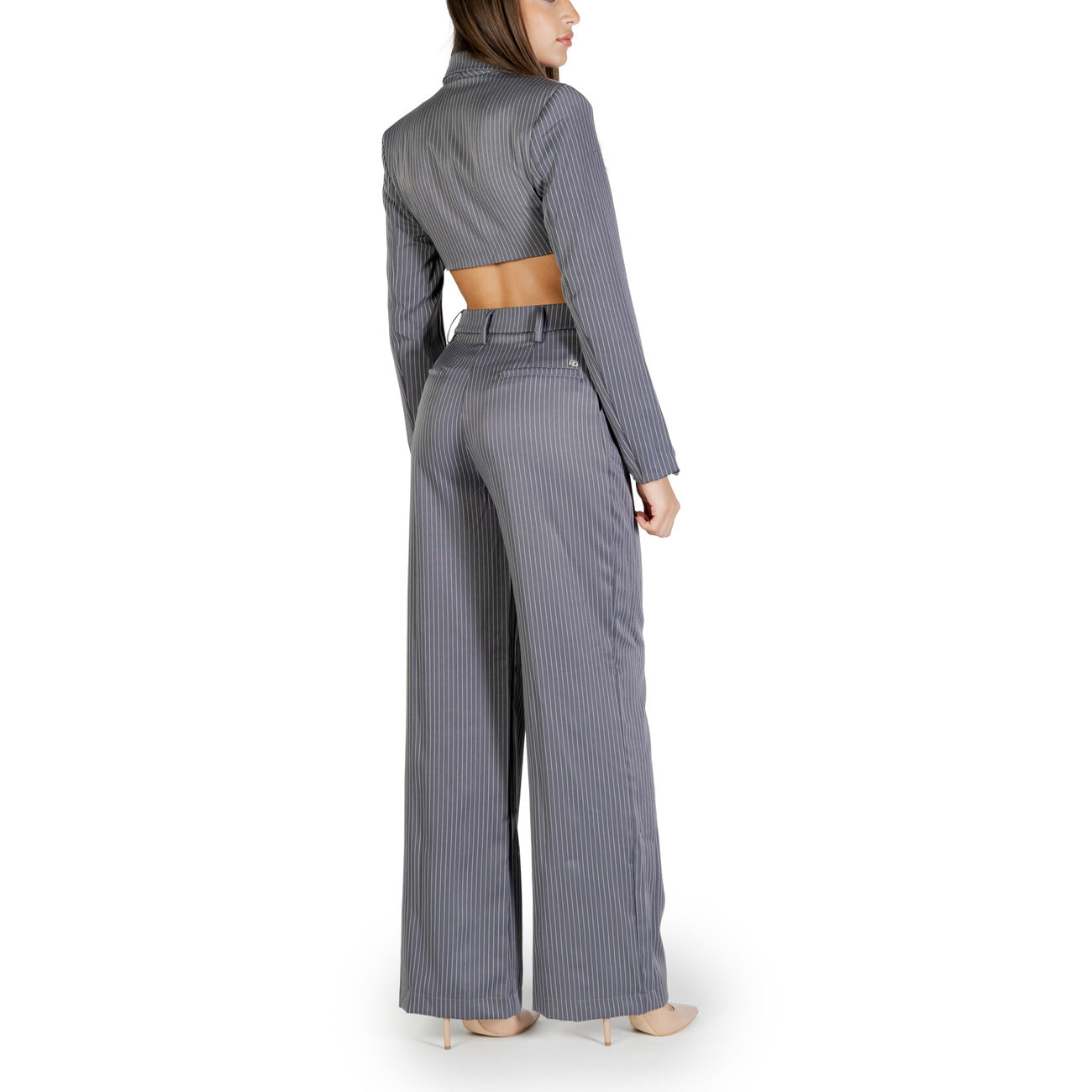 Tuta intera Colcci; Misto Viscosa Stretch. Dettagli cut-out, bottoni frontali, gamba larga. Jumpsuit donna elegante per cerimonie ed eventi serali.