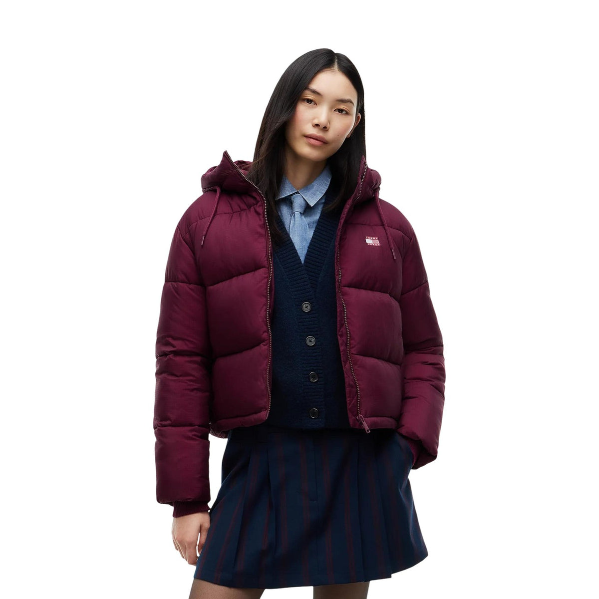 Giubbotto imbottito ripstop cappuccio calypso berry donna Tommy Jeans DW0DW21625V11. Giubbino invernale rosa calypso berry con logo tono su tono.