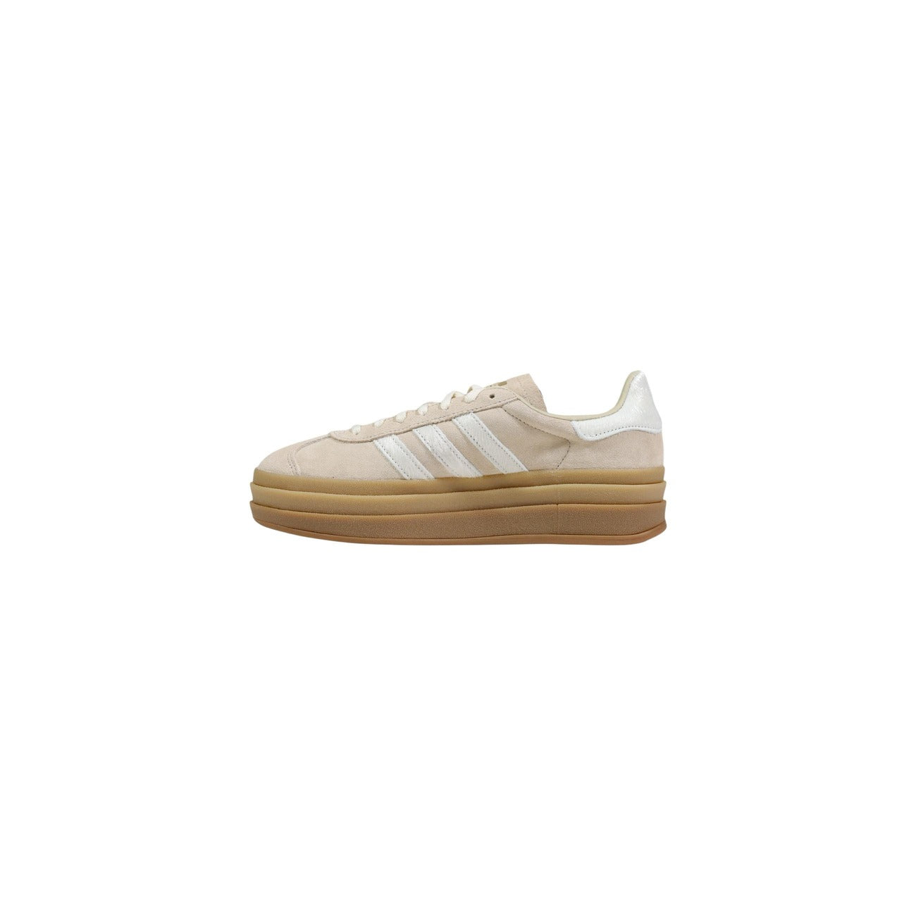 adidas Gazelle Bold; sneakers beige platform in pelle con dettagli iconici, fodera confortevole e suola alta in gomma. Il perfetto equilibrio tra eredità sportiva e tendenza moda attuale. Vista laterale 