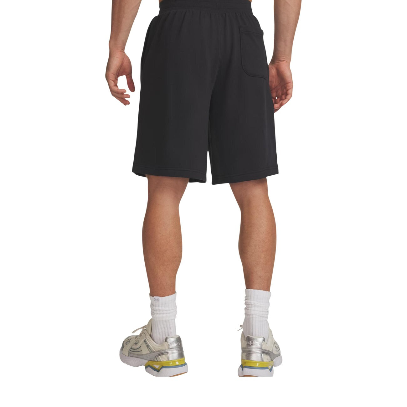 Bermuda Uomo Neri Under Armour Rival Lightweight; Pantaloncino sportivo leggero in misto cotone tinta unita. Vita elastica, tasche laterali e tasca posteriore, stile activewear e tempo libero primavera-estate. Posteriore 