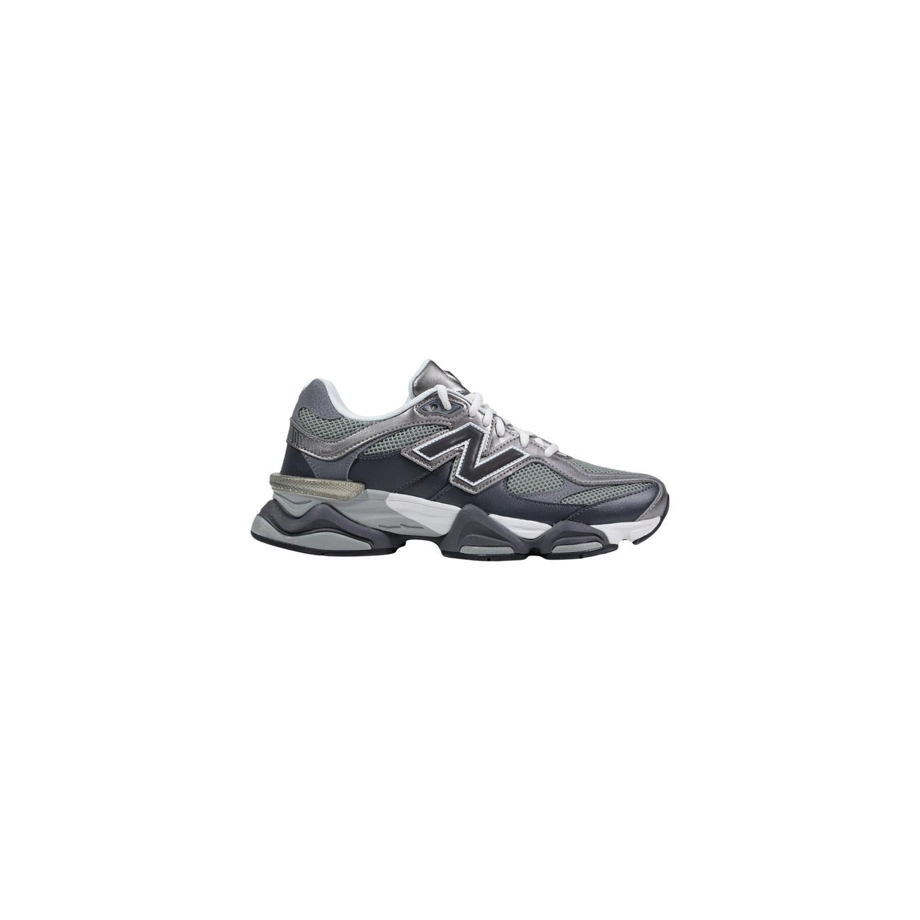 New Balance 9060 Shifted; 100% Sintetico e Mesh. Suola ampia ammortizzata, logo N iconico, design futuristico. Sneakers uomo traspiranti e confortevoli per la stagione PE26. Vista laterale 