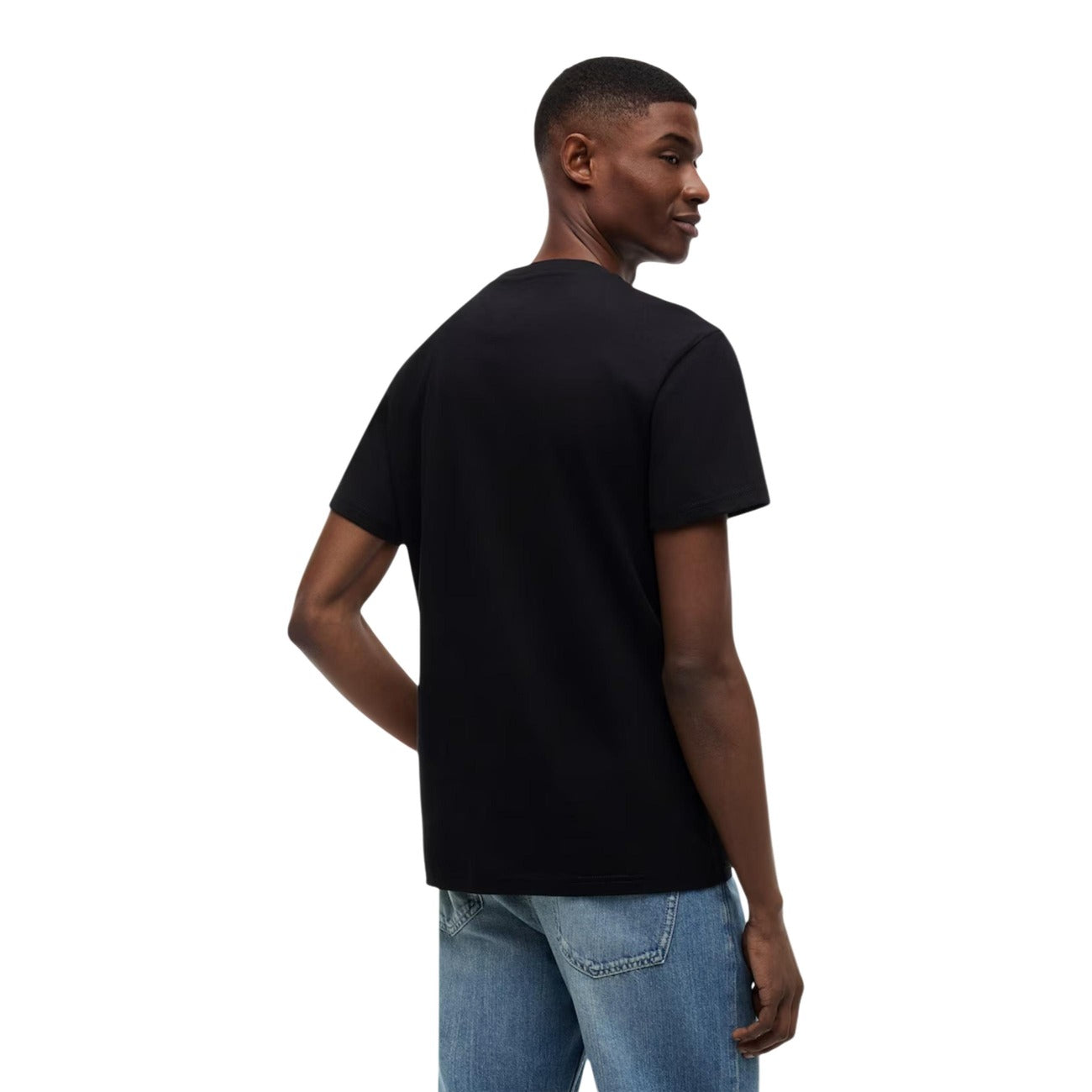 T-shirt Nero Tommy Jeans; Logo Print. 100% Cotone Rigenerato. Regular fit, girocollo, stile casual sostenibile. Leggera, traspirante e iconica. Posteriore 