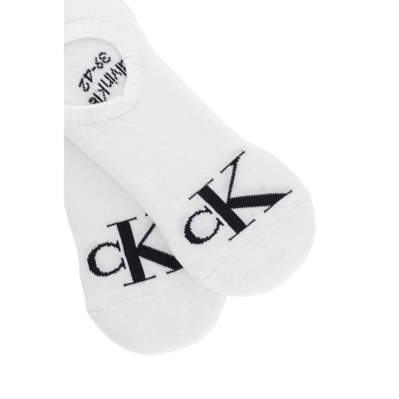 Pack 2 Paia Calzini Footie Calvin Klein Jeans; Bianco. 80% Cotone, 20% Fibre tecniche. Taglio High Cut anti-sfregamento, logo CK a contrasto, vestibilità stretch e traspirante.