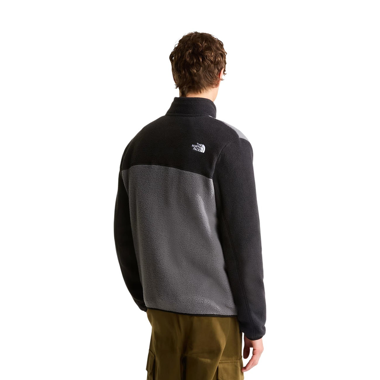Giacca pile The North Face Yumiori Full Zip uomo Smoked Pearl TNF Black. Giubbotto in pile pesante da trekking e outdoor grigio e nero con cerniera zip, tasche laterali, taschino al petto e collo alto, abbigliamento montagna autunno inverno.