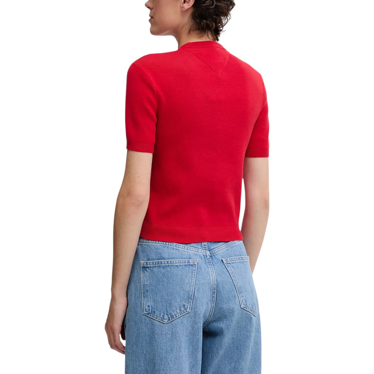 Maglia Tommy Hilfiger Jeans in filo TJW ESSENTIAL SS SWE donna rossa maniche corte scollo tondo 100% cotone organico - vista posteriore retro indossata da modello