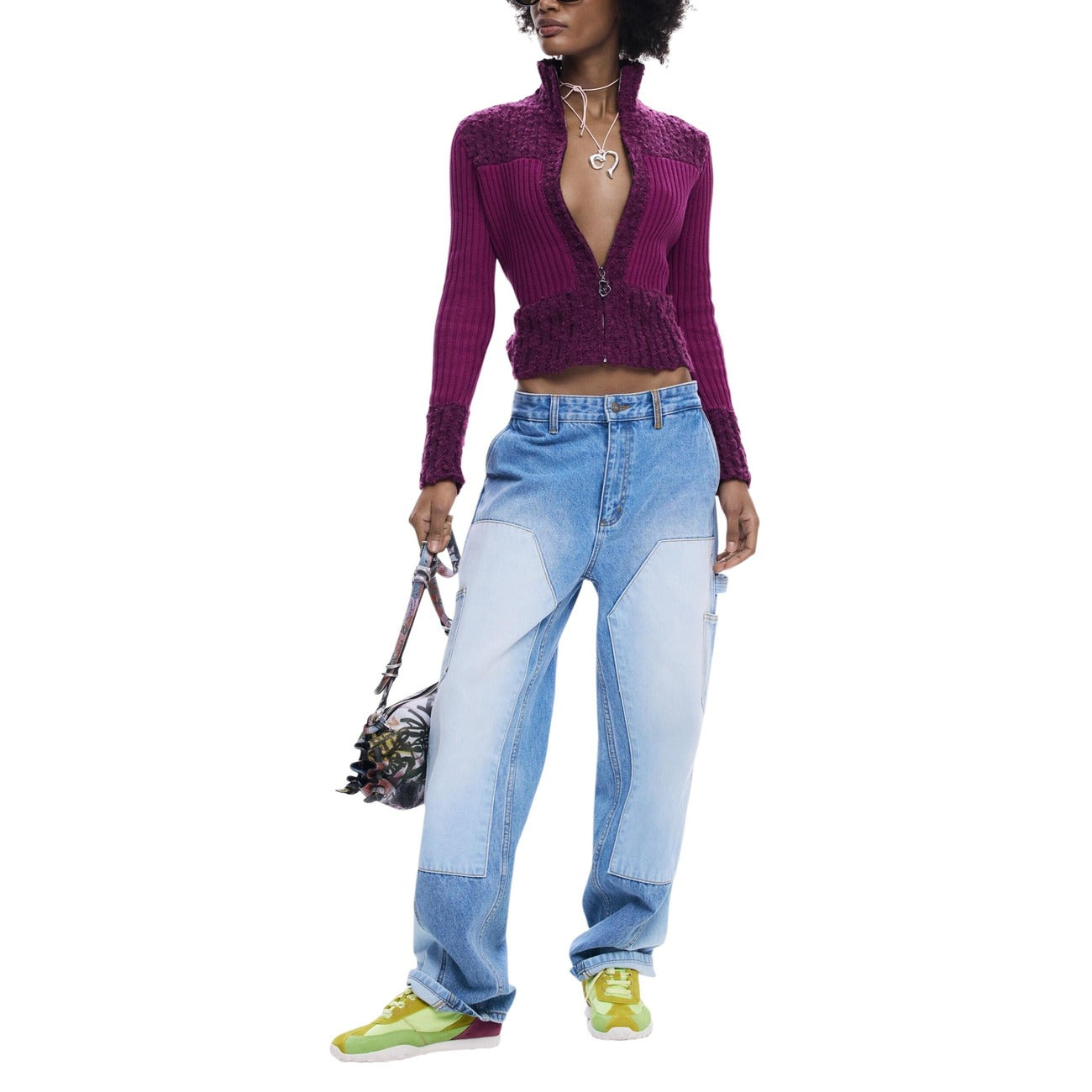 Cardigan Desigual donna fucsia viola con bottoni - vista frontale figura intera indossato da modello
