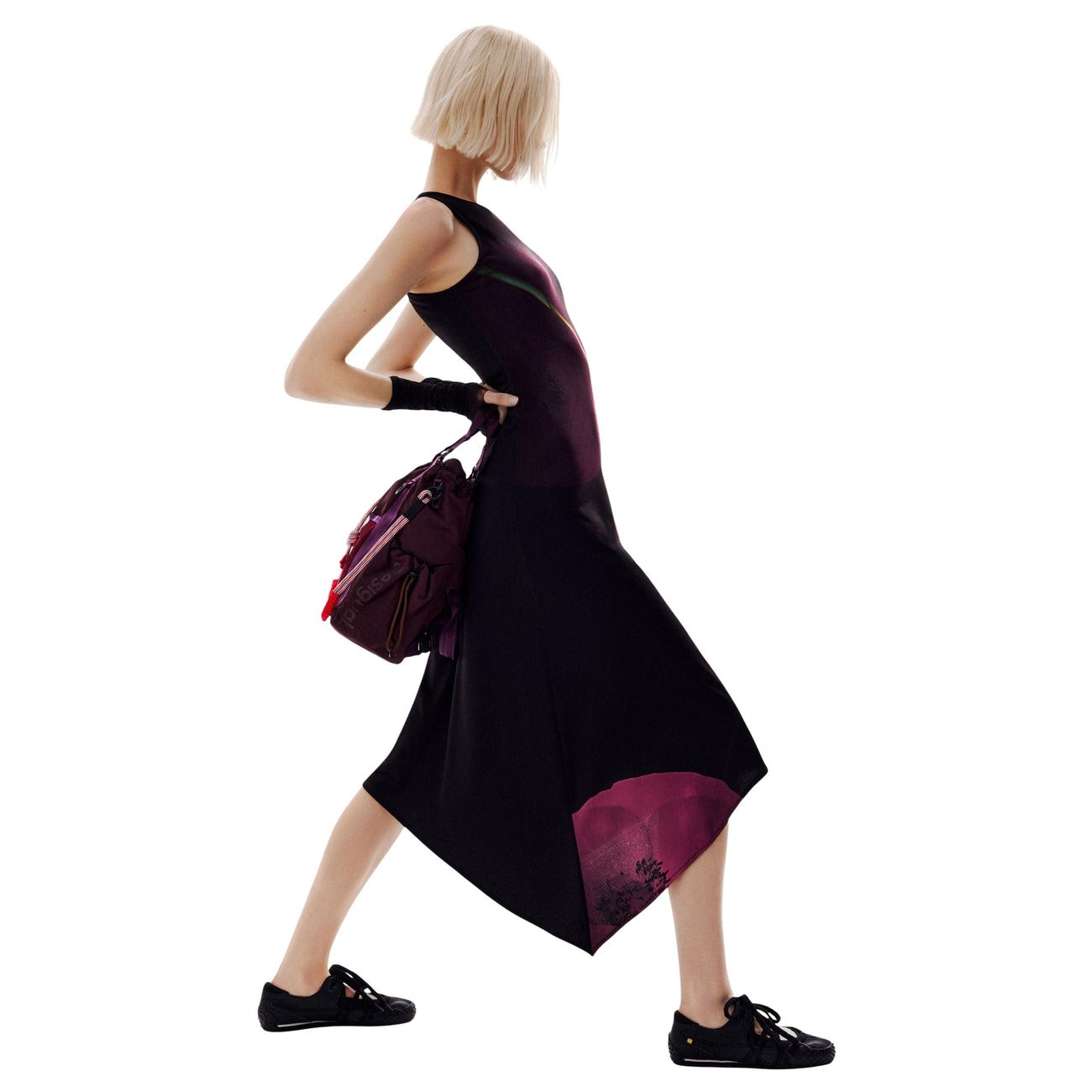 Abito Asimmetrico Desigual; Nero/Multicolore. 94% Poliestere, 6% Elastan. Senza maniche, stampa floreale laterale, chiusura con zip. Vestibilità fluida e leggera, stile SS26. Vista laterale 