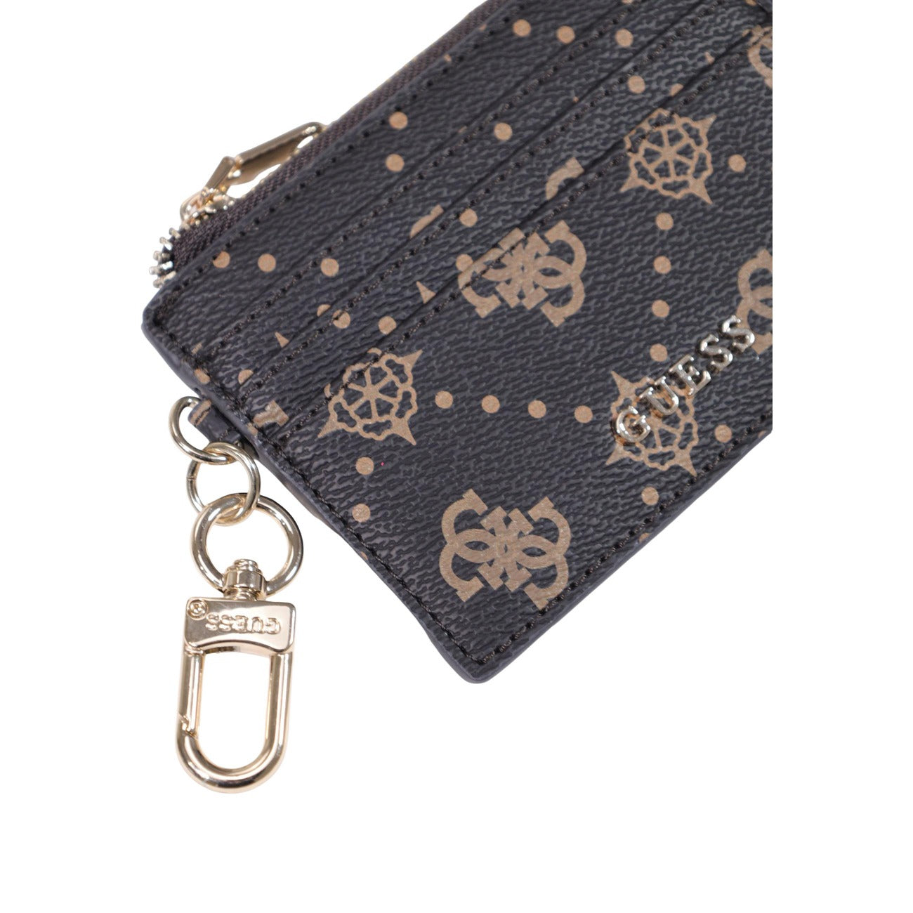 Portafoglio Portachiavi Marrone Guess; Dimensioni 13x10x0.5 cm. Realizzato in 100% poliuretano effetto pelle con motivo a loghi e pois. Chiusura con zip, tasche interne, gancio esterno e dettagli oro. Dettaglio 