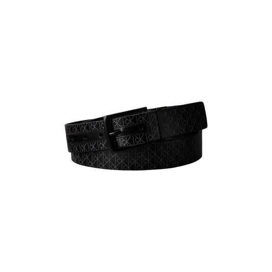 Cintura Double-Face Calvin Klein 35mm; Nero. Reversibile (liscio o stampa logo all-over), ecopelle ad alta resistenza, fibbia girevole quadrata. Lunghezza personalizzabile e tagliabile su misura. Vista frontale 