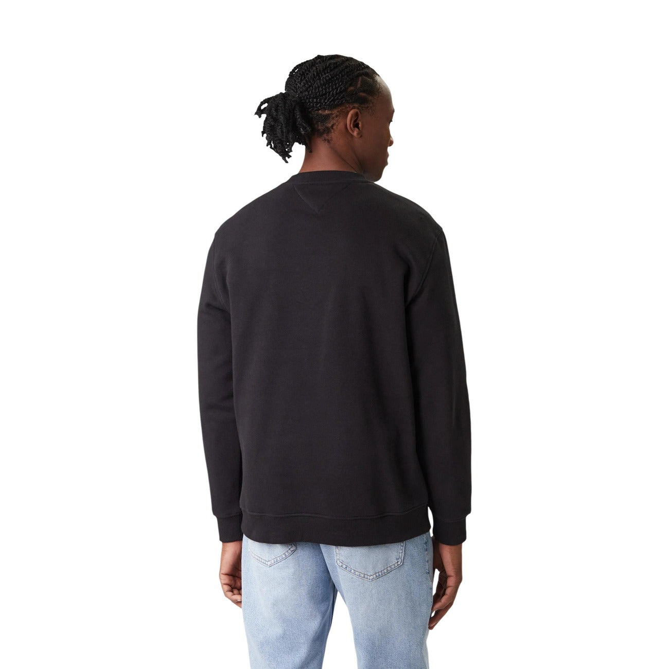 Felpa Tommy Hilfiger Jeans uomo girocollo nera DM0DM20249. Felpa casual in cotone felpato con scollo tondo, finiture elasticizzate a costine e scritte logo Tommy Jeans ricamate sul petto, abbigliamento uomo autunno inverno.