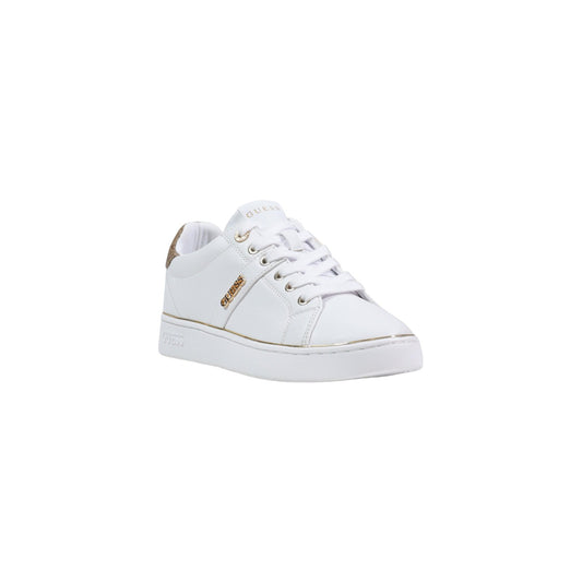 Sneakers Guess Britz; Bianco con dettagli laminati. 100% Poliuretano, fodera in cotone, suola in gomma 3 cm. Logo 4G sul retro e sulla suola, stile casual-sportivo Primavera/Estate. Vista frontale 