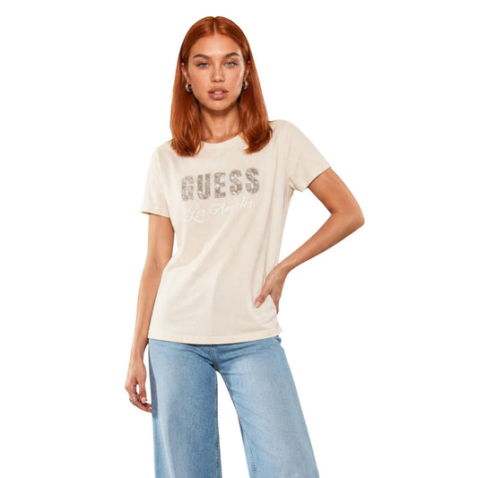 T-shirt crema Girocollo Donna Guess Snake Script; Tessuto 100% cotone a maniche corte con vestibilità regular. Stampa logo grafico effetto serpente con strass applicati, stile casual-luxury. Vista frontale 